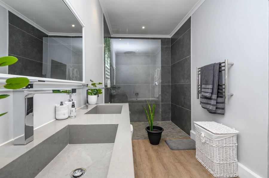 4 Bedroom Property for Sale in Summerstrand Eastern Cape